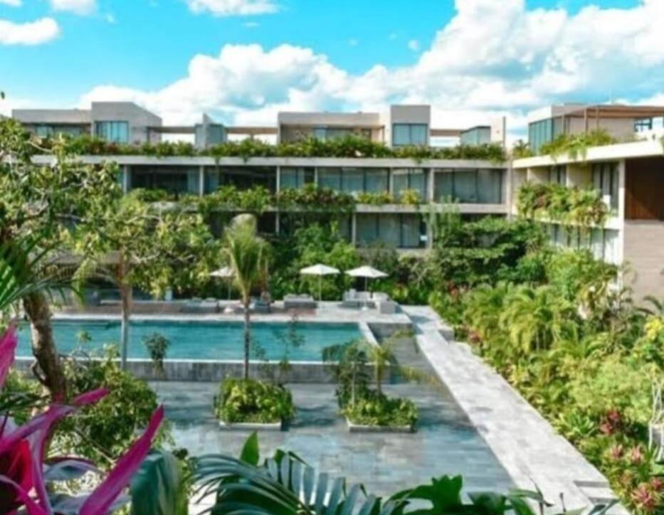 Apartment Grand Avec Patio Prive